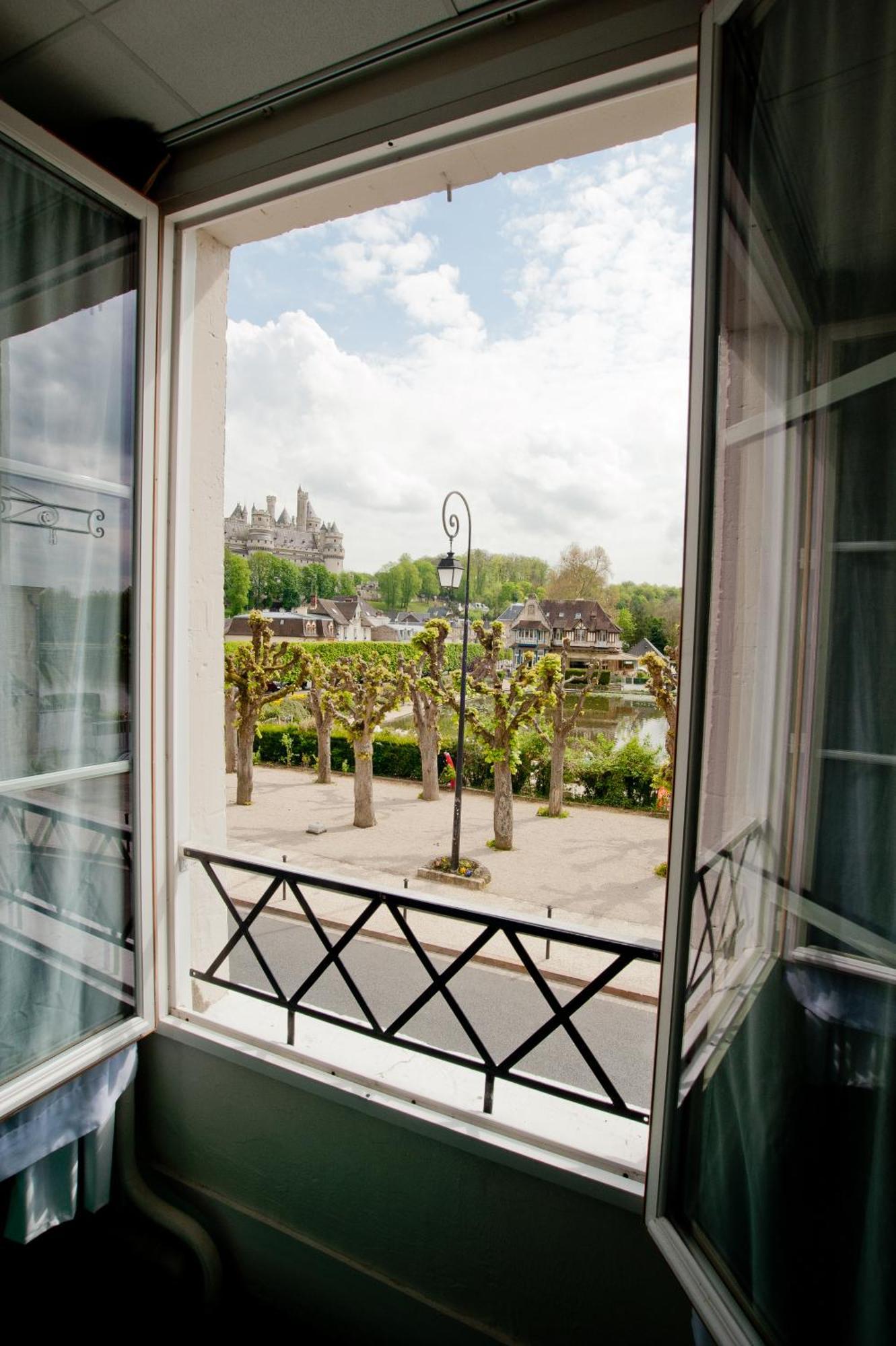 Logis Hotel Beaudon Pierrefonds Exterior photo