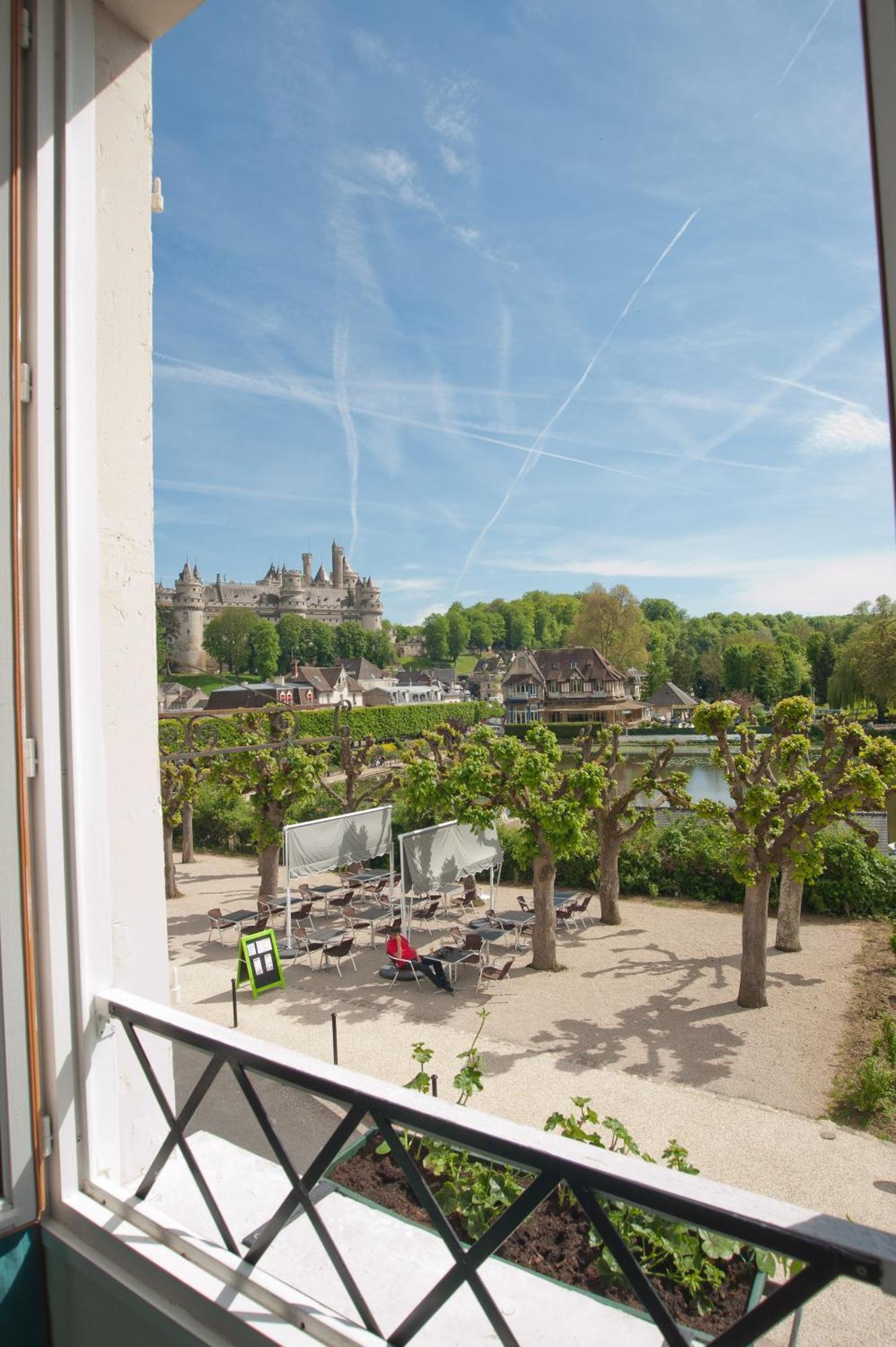 Logis Hotel Beaudon Pierrefonds Exterior photo