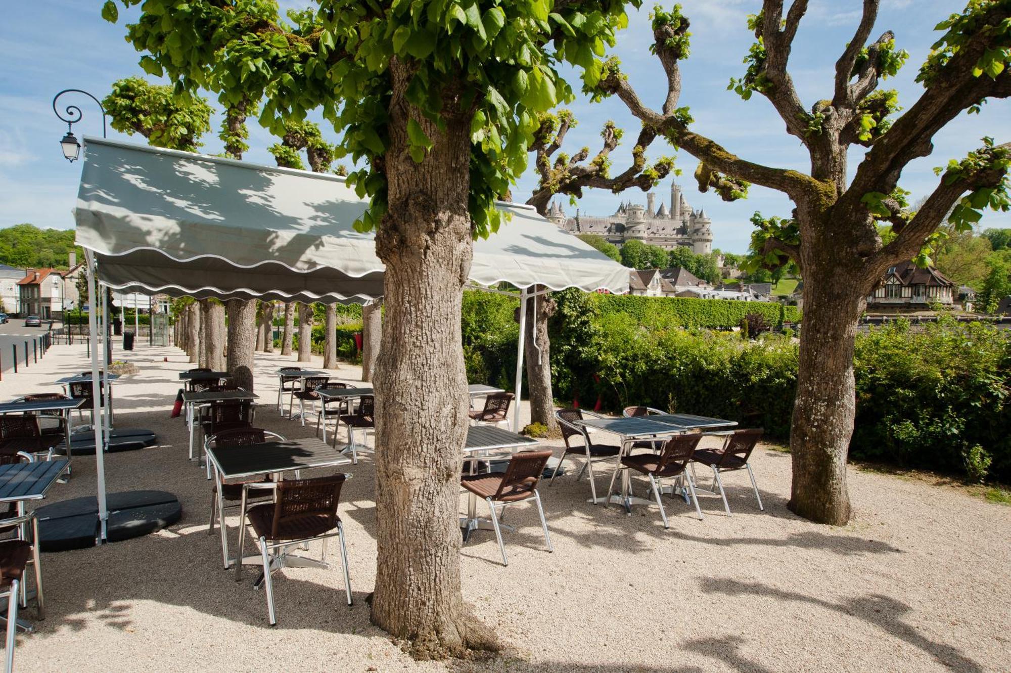 Logis Hotel Beaudon Pierrefonds Exterior photo